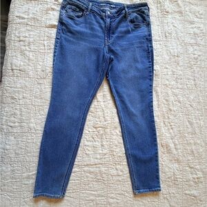 Old Navy Mid Rise Rockstar Super Skinny Size 14 Medium Wash Jeans